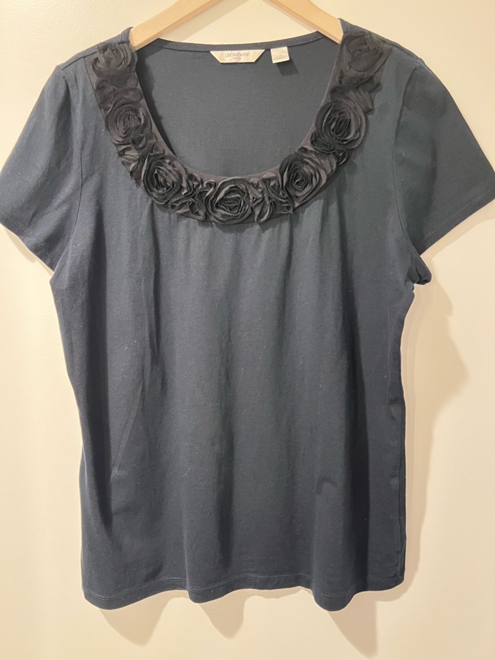 Liz Claiborne Navy Short Sleeve Scoop Tee with Rosette Trim size L